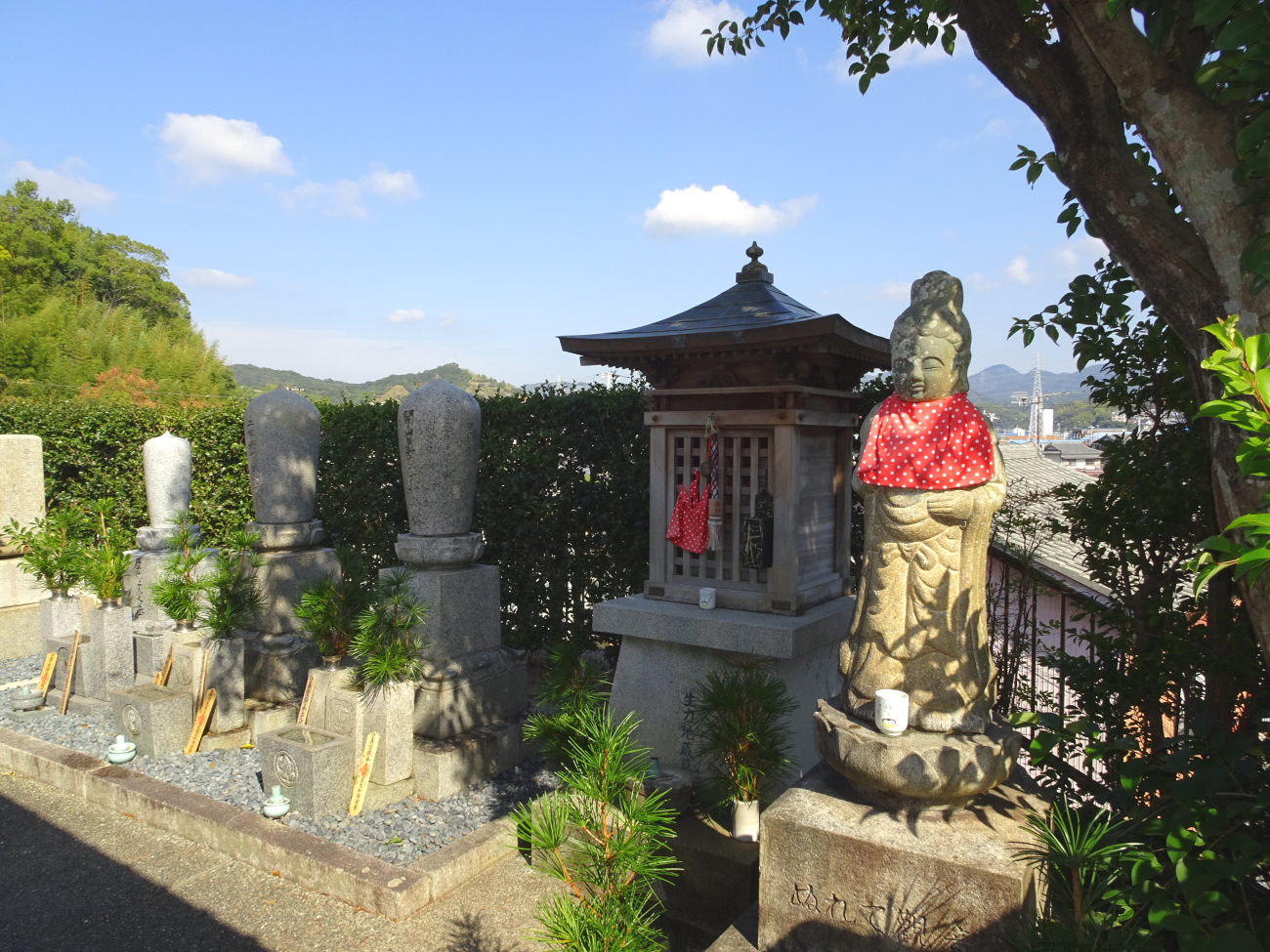 ぬれて観音と生力地蔵の画像
